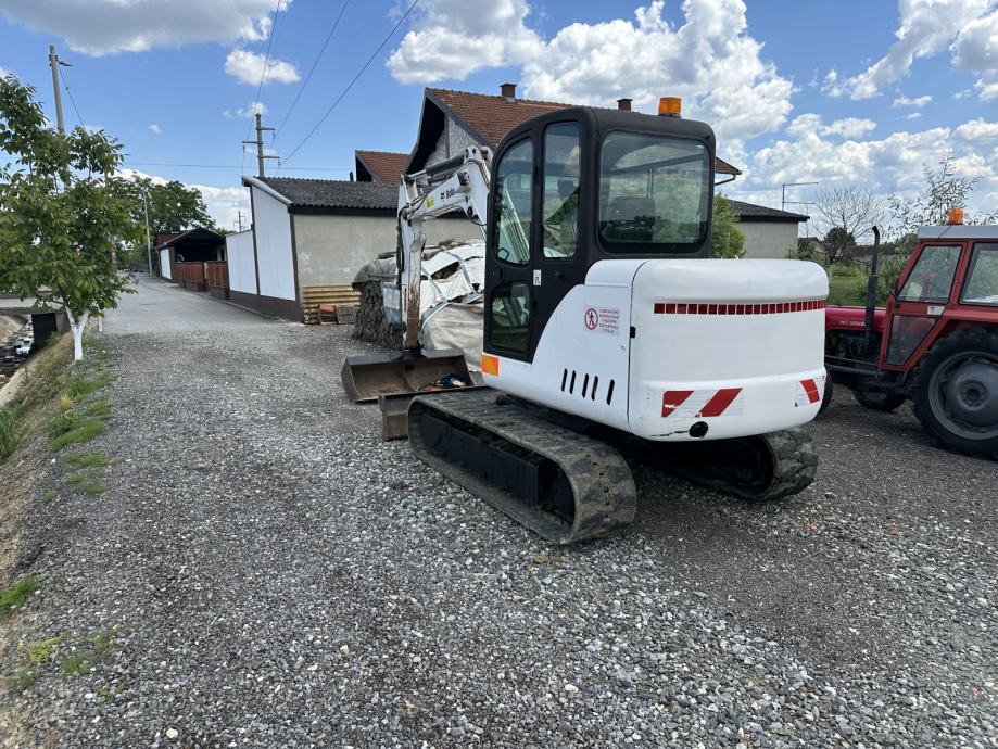Mini-Pelle Bobcat 337 – 2009 – 5T, Robuste, Équipée, Révisée