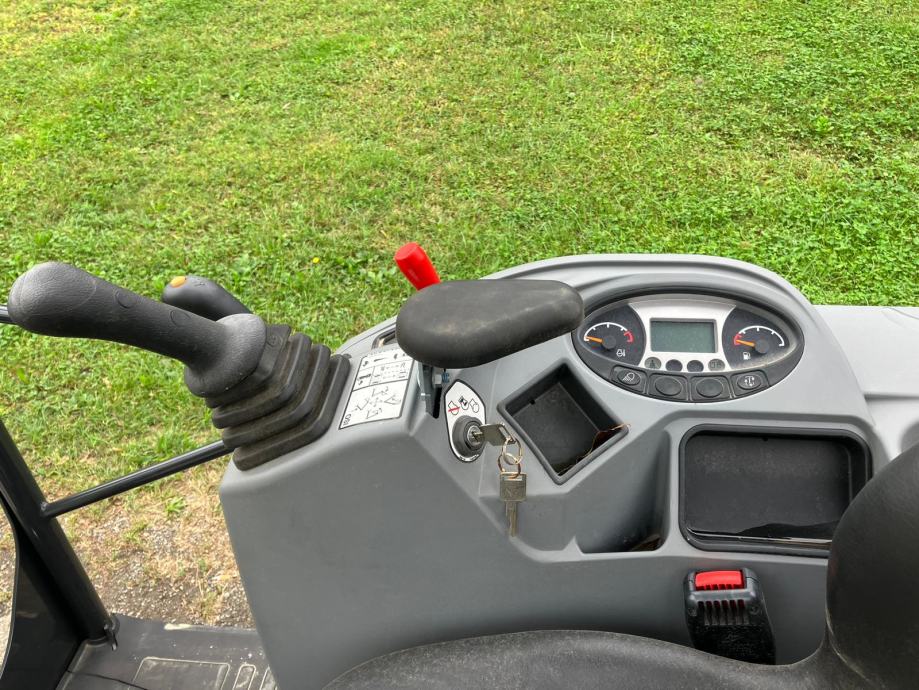 Mini-Pelle Bobcat E17 – 2022 – 1,7T – Compacte, Réglable, 3 Godets