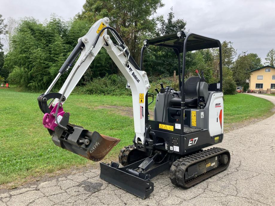 Mini-Pelle Bobcat E17 – 2022 – 1,7T – Compacte, Réglable, 3 Godets