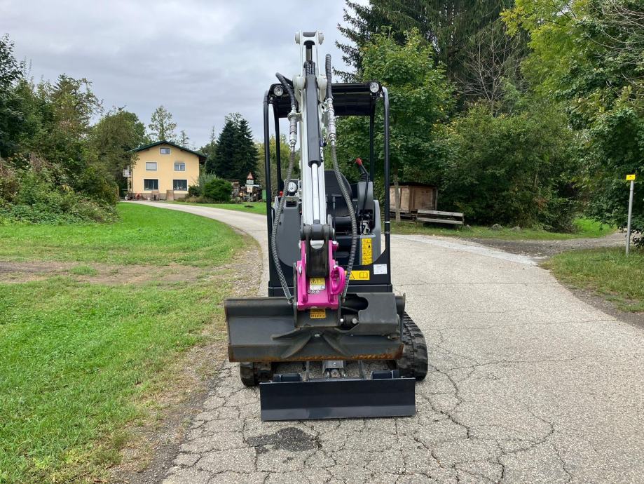 Mini-Pelle Bobcat E17 – 2022 – 1,7T – Compacte, Réglable, 3 Godets