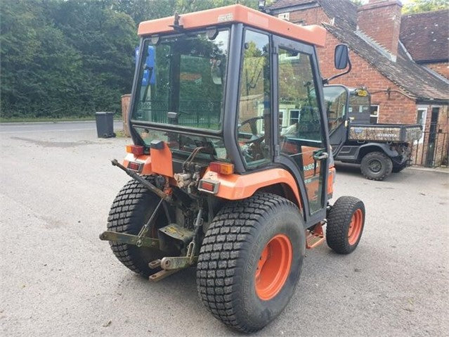 Équipement agricole compact Kubota ST30 – 3 404 h – 4x4 – Cabine – Transmission HST
