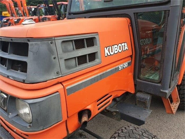 Équipement agricole compact Kubota ST30 – 3 404 h – 4x4 – Cabine – Transmission HST