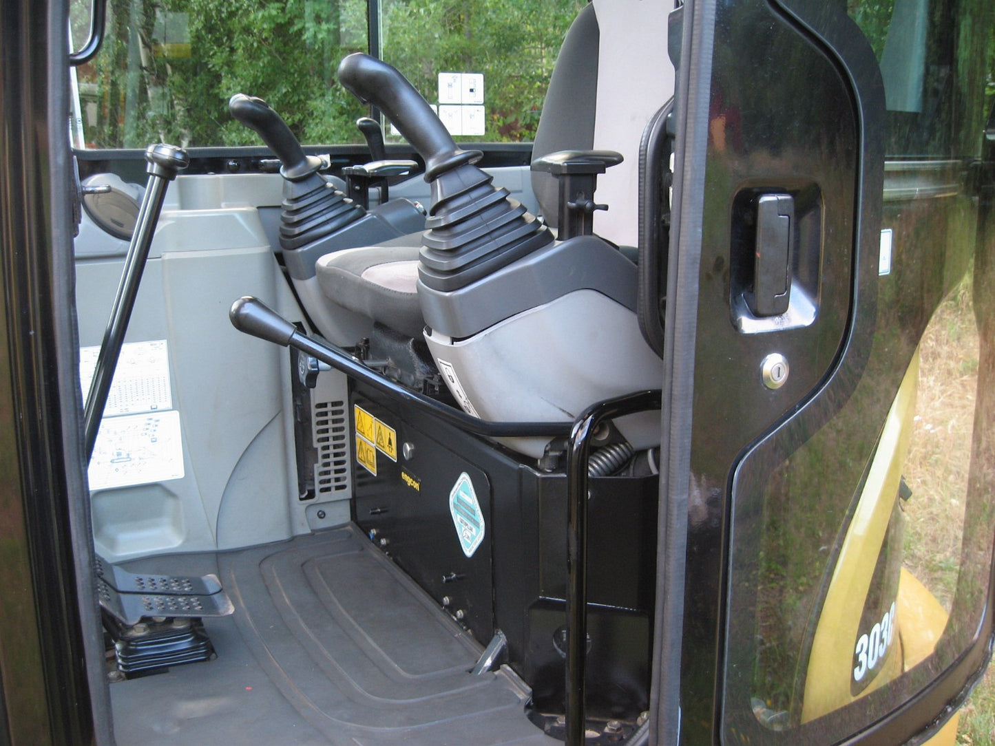 Équipement compact Bobcat 303C 2006 3,6t 2390h