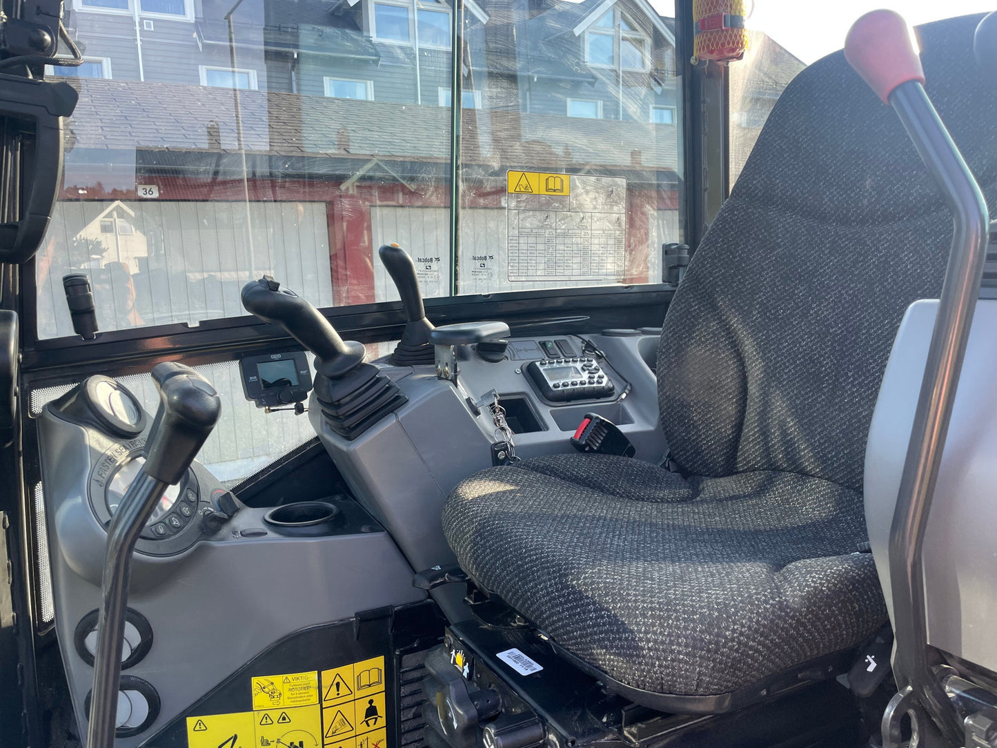 Équipement compact Bobcat E27 2020