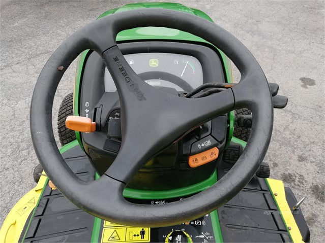 Équipement d’entretien John Deere X740 – Moteur diesel Yanmar – Plateau 137 cm