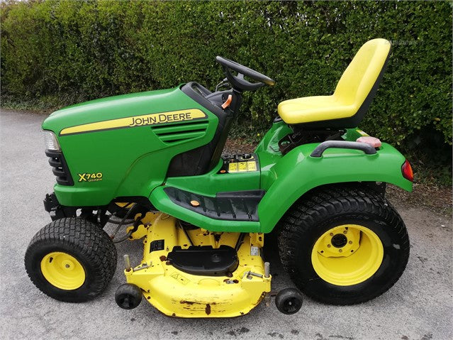 Équipement d’entretien John Deere X740 – Moteur diesel Yanmar – Plateau 137 cm
