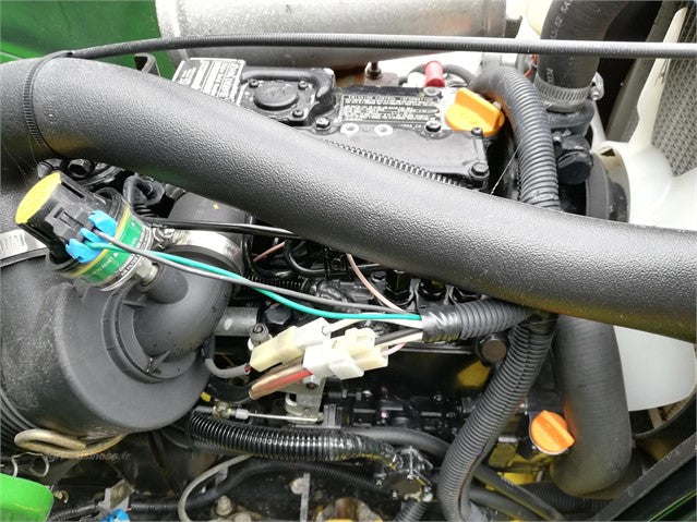 Équipement d’entretien John Deere X740 – Moteur diesel Yanmar – Plateau 137 cm