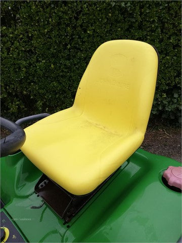 Équipement d’entretien John Deere X740 – Moteur diesel Yanmar – Plateau 137 cm