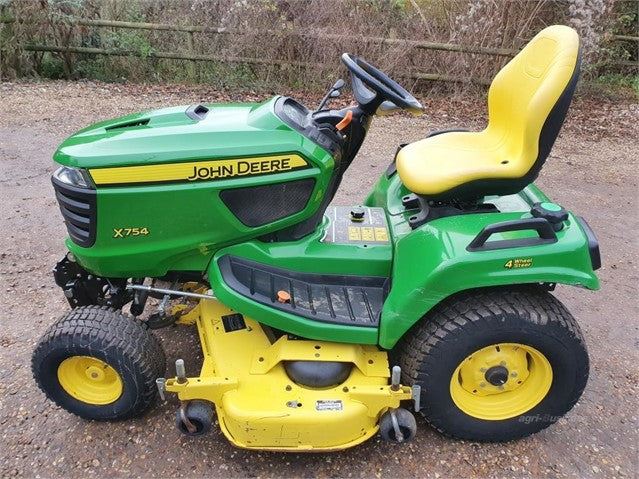 Équipement d’entretien John Deere X754 – 2015 – 704 h