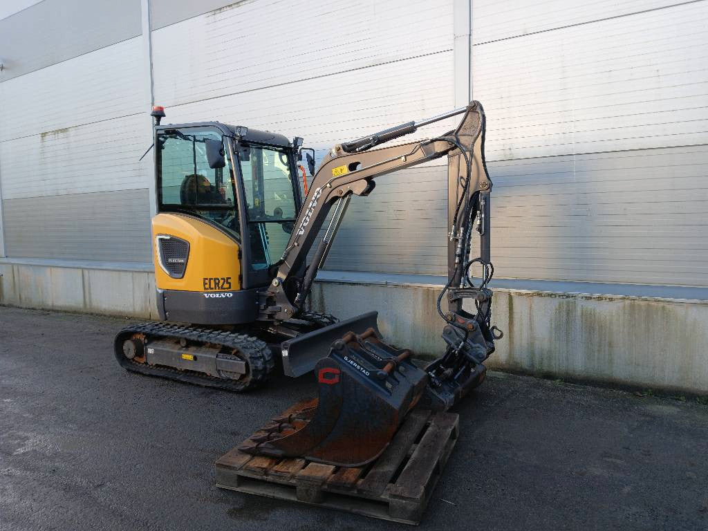 Équipement de chantier Volvo ECR25D 2021 3,2t 206h avec accessoires