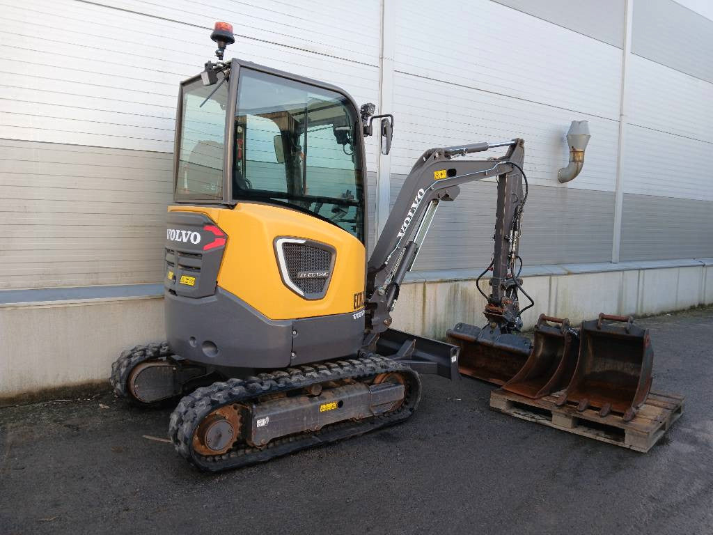 Équipement de chantier Volvo ECR25D 2021 3,2t 206h avec accessoires