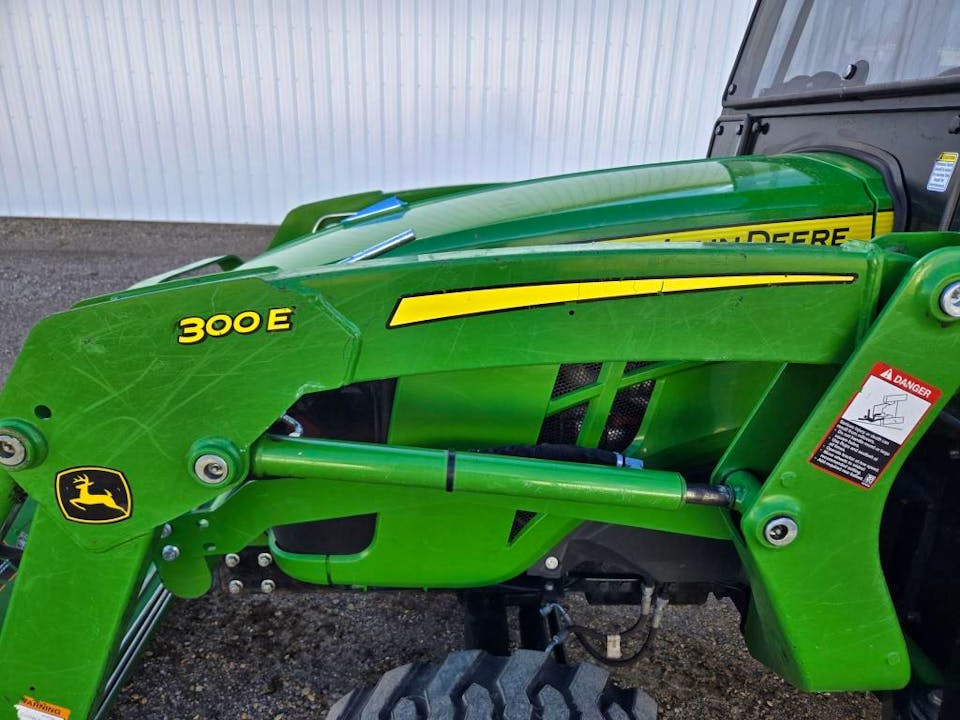 John Deere 300E – 2020 avec Chargeur