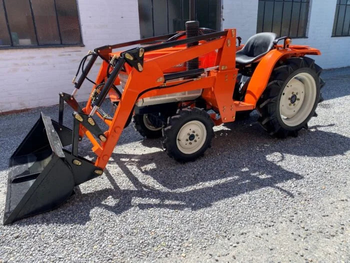 Micro-tracteur Kubota B1600D – 20 cv – 4 roues motrices – Chargeur neuf inclus