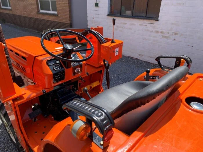 Micro-tracteur Kubota B1600D – 20 cv – 4 roues motrices – Chargeur neuf inclus