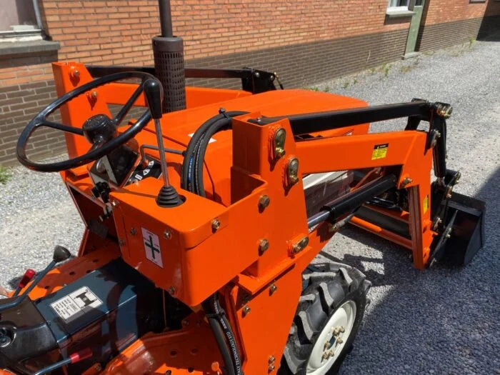 Micro-tracteur Kubota B1600D – 20 cv – 4 roues motrices – Chargeur neuf inclus
