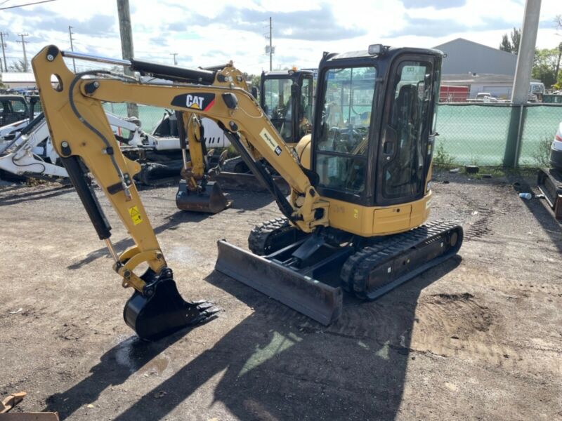 Mini-Pelle Caterpillar 303.5ECR – 2015 – 3,5T – Cabine Climatisée, Révisée, 3 Godets