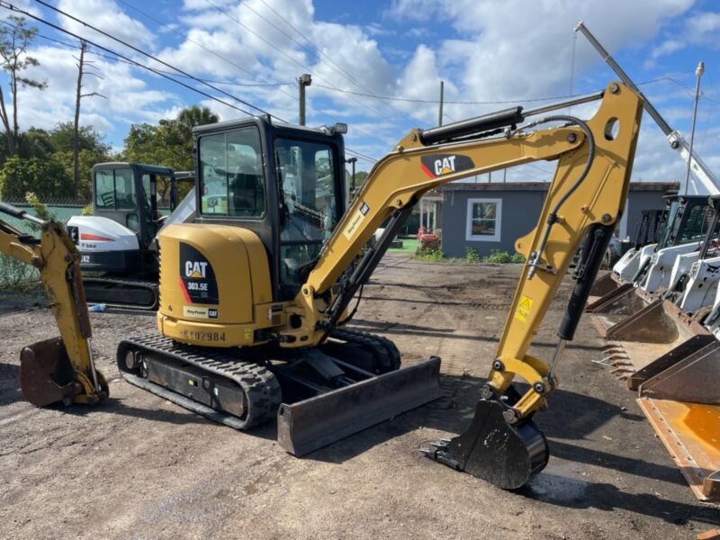 Mini-Pelle Caterpillar 303.5ECR – 2015 – 3,5T – Cabine Climatisée, Révisée, 3 Godets