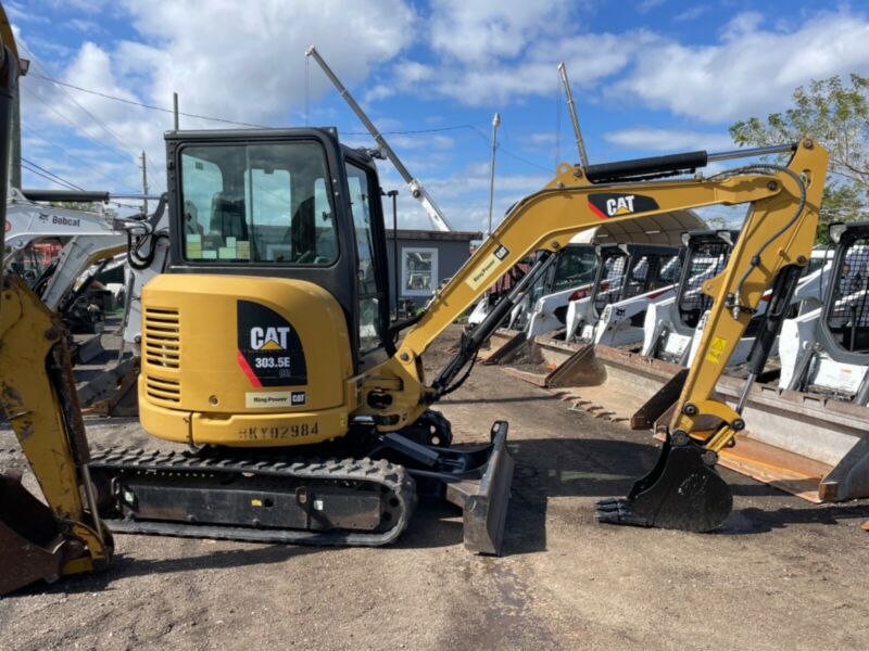 Mini-Pelle Caterpillar 303.5ECR – 2015 – 3,5T – Cabine Climatisée, Révisée, 3 Godets