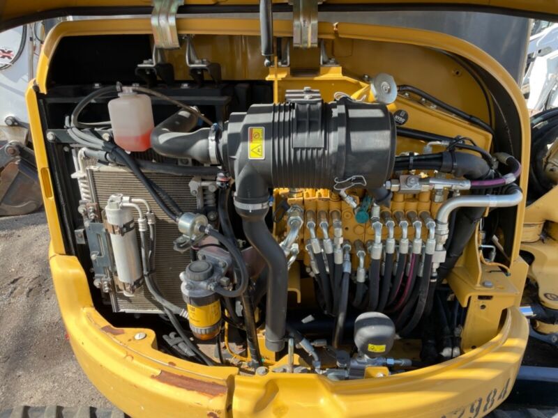 Mini-Pelle Caterpillar 303.5ECR – 2015 – 3,5T – Cabine Climatisée, Révisée, 3 Godets