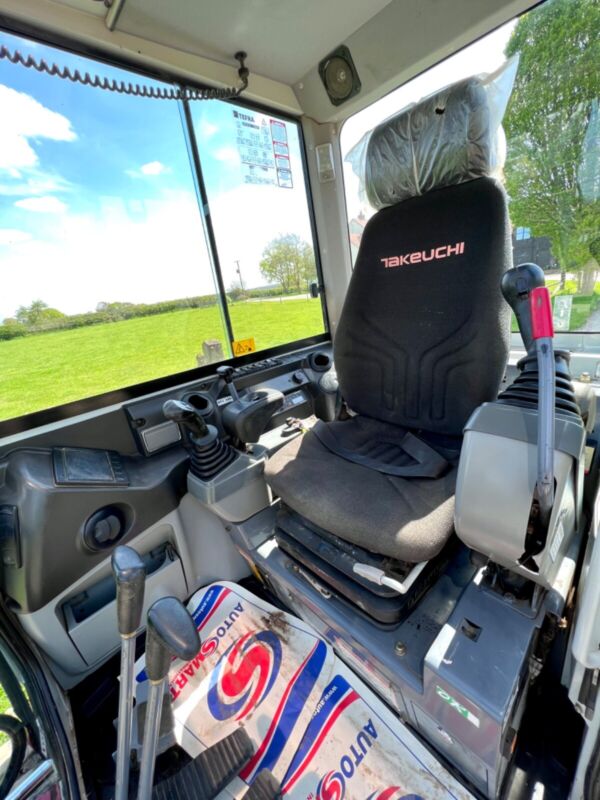 Équipement compact Takeuchi TB230 – 2018