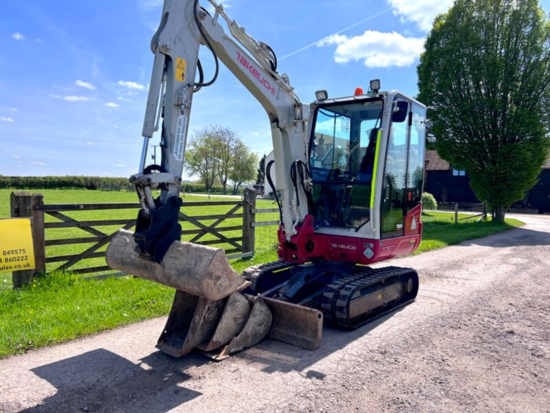 Équipement compact Takeuchi TB230 – 2018