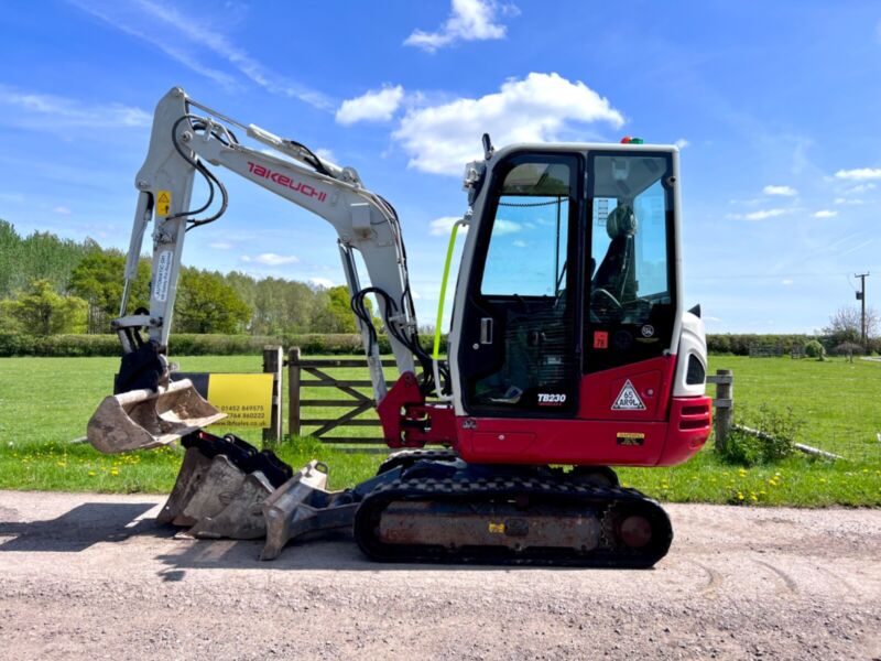 Équipement compact Takeuchi TB230 – 2018