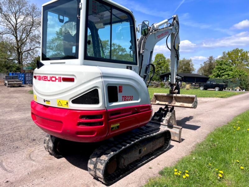 Équipement compact Takeuchi TB230 – 2018