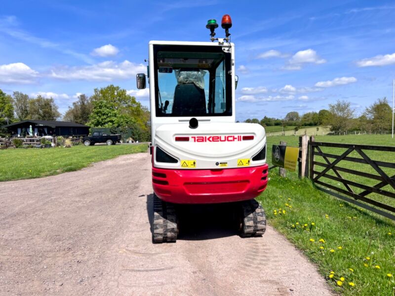 Équipement compact Takeuchi TB230 – 2018
