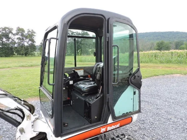 Mini-Pelle Bobcat 322G – 2005 – 1,6T – Cabine Chauffée, 3 Godets, Révisée