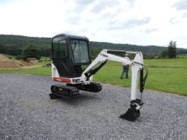 Mini-Pelle Bobcat 322G – 2005 – 1,6T – Cabine Chauffée, 3 Godets, Révisée