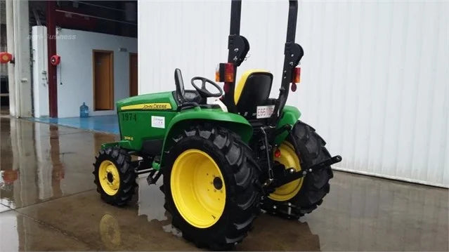 Mini-tracteur John Deere 3036E – 4x4 – 37 cv – Transmission hydrostatique