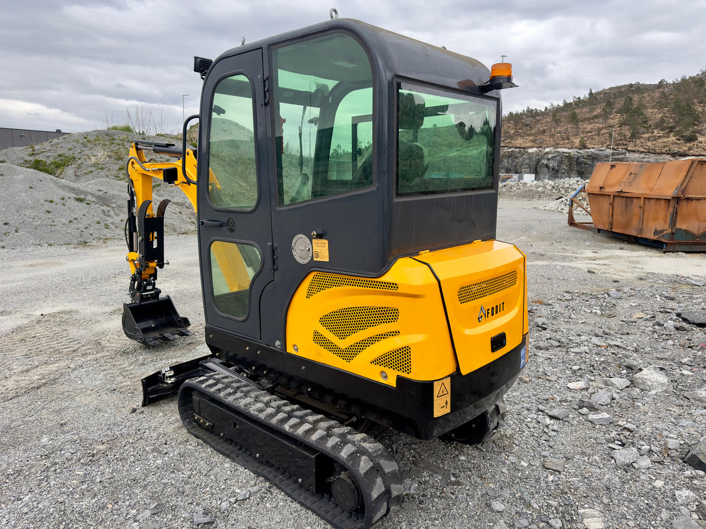 Mini pelle Fodit FT330 2025 2,5t 1h avec remorque