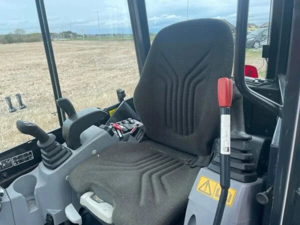 Mini-Pelle Kubota U27-4 – 2018 – 2,7T – Attache Rotative, Cabine Chauffée, 3 Godets