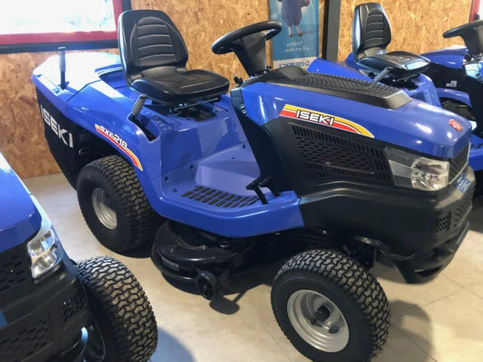 Tondeuse Autoportée Iseki SXE218 – 18 cv – Éjection arrière – Bac 310 L