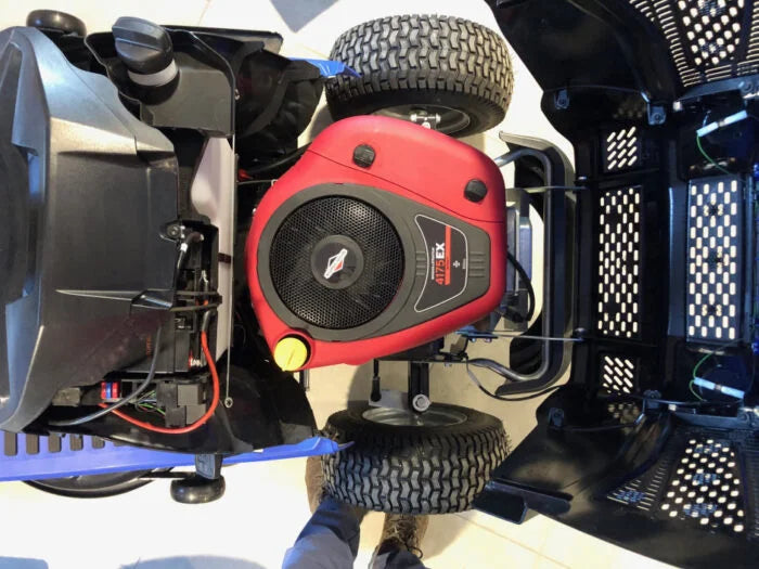Tondeuse Autoportée Iseki SXE218 – 18 cv – Éjection arrière – Bac 310 L