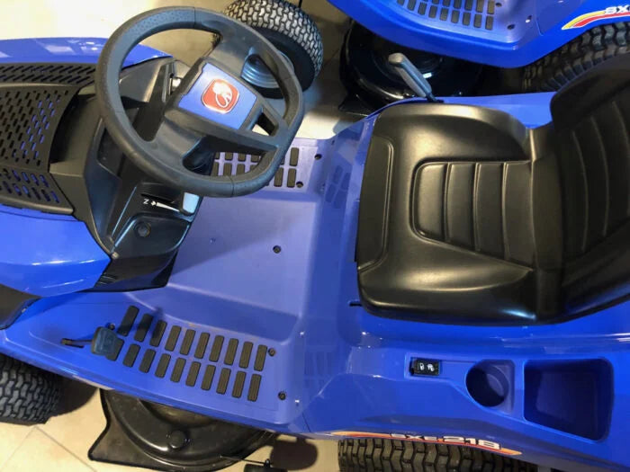 Tondeuse Autoportée Iseki SXE218 – 18 cv – Éjection arrière – Bac 310 L