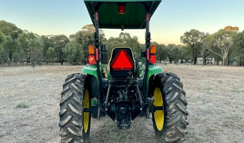 Tracteur John Deere 4320 – 48 CV – 4x4 – Robuste, Révisé, Prêt à Travailler