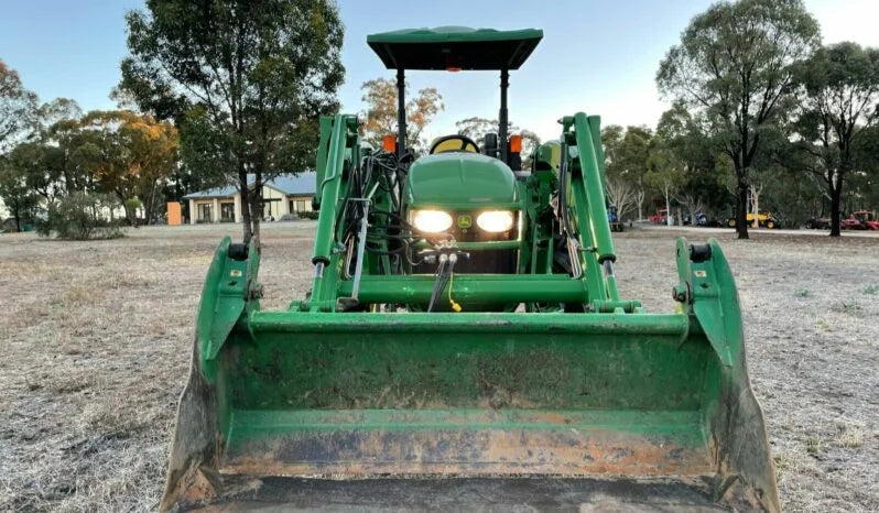Tracteur John Deere 4320 – 48 CV – 4x4 – Robuste, Révisé, Prêt à Travailler