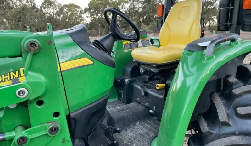Tracteur John Deere 4320 – 48 CV – 4x4 – Robuste, Révisé, Prêt à Travailler