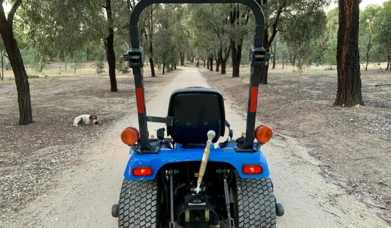 Tracteur New Holland Boomer 1025 – 26 CV – Compact et Polyvalent