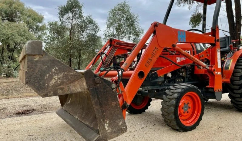 Tractopelle Industriel Kubota B21 – 21 CV – 4x4 – 1 614 h – Compact et Robuste