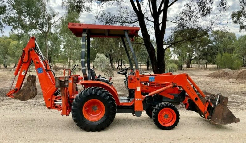 Tractopelle Industriel Kubota B21 – 21 CV – 4x4 – 1 614 h – Compact et Robuste