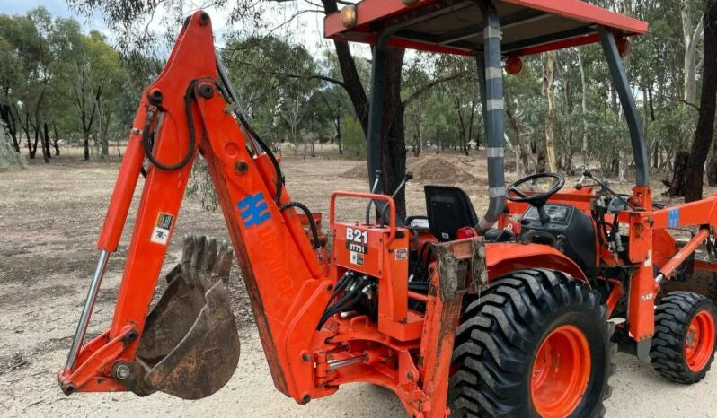 Tractopelle Industriel Kubota B21 – 21 CV – 4x4 – 1 614 h – Compact et Robuste