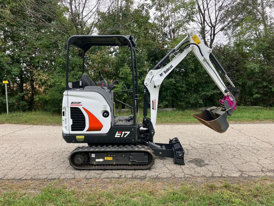 Mini-Pelle Bobcat E17 – 2022 – 1,7T – Compacte, Réglable, 3 Godets