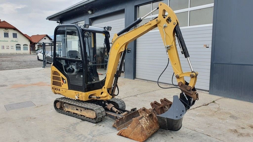 Mini-Pelle Caterpillar CAT 302.2D (2013) – Compacte, Fiable et Immédiatement Opérationnelle