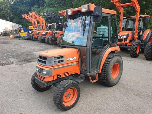 Équipement agricole compact Kubota ST30 – 3 404 h – 4x4 – Cabine – Transmission HST