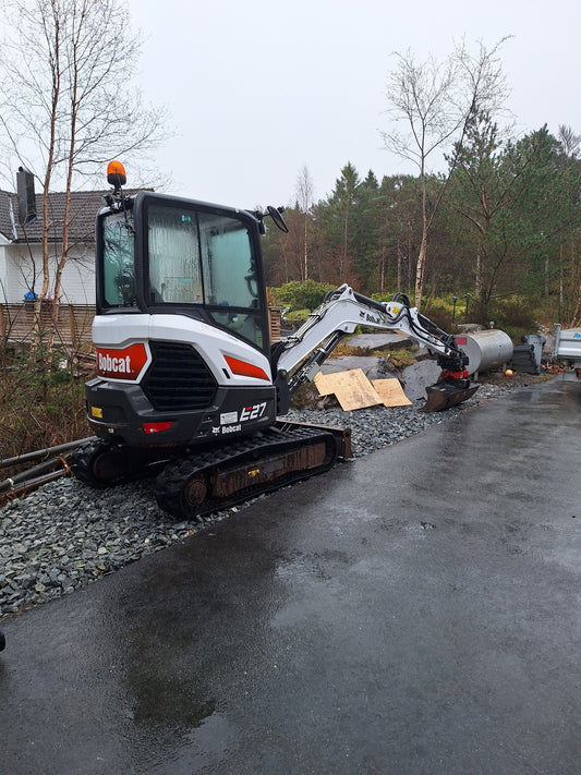 Équipement compact Bobcat E27 2020