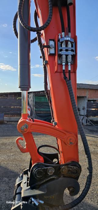 Equipement compact Kubota KX080-3 – 2012