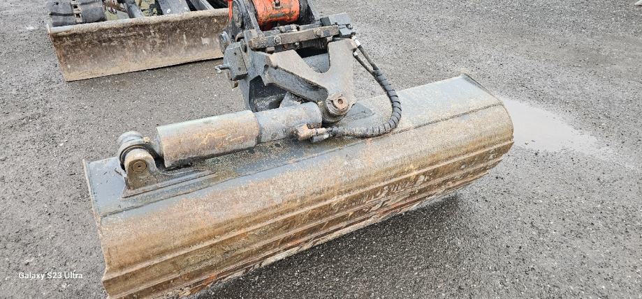 Equipement compact Kubota KX080-3 – 2012