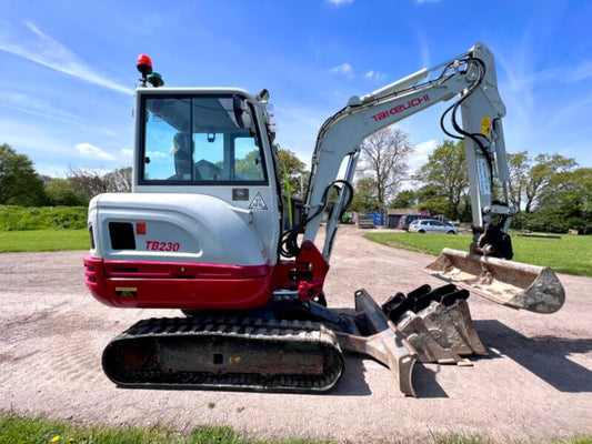 Équipement compact Takeuchi TB230 – 2018